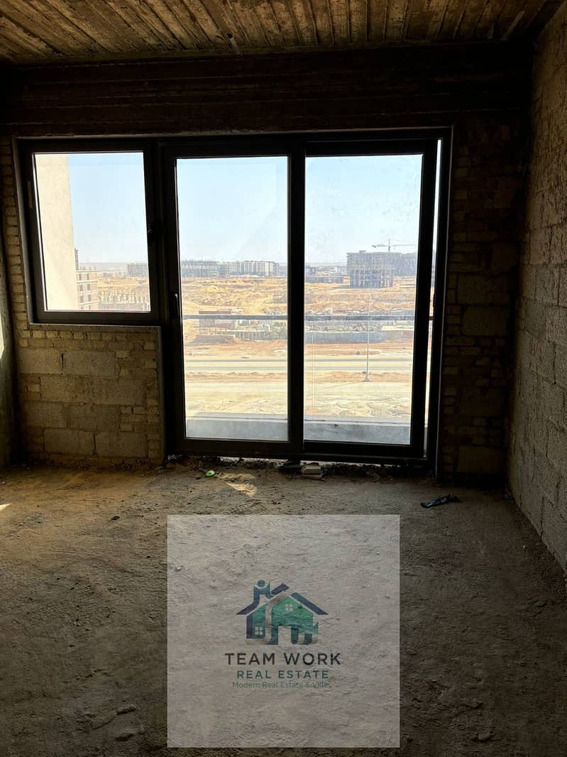 12 4c844dd0-33ee-407a-b9dc-9587e0dccf3c. jpg