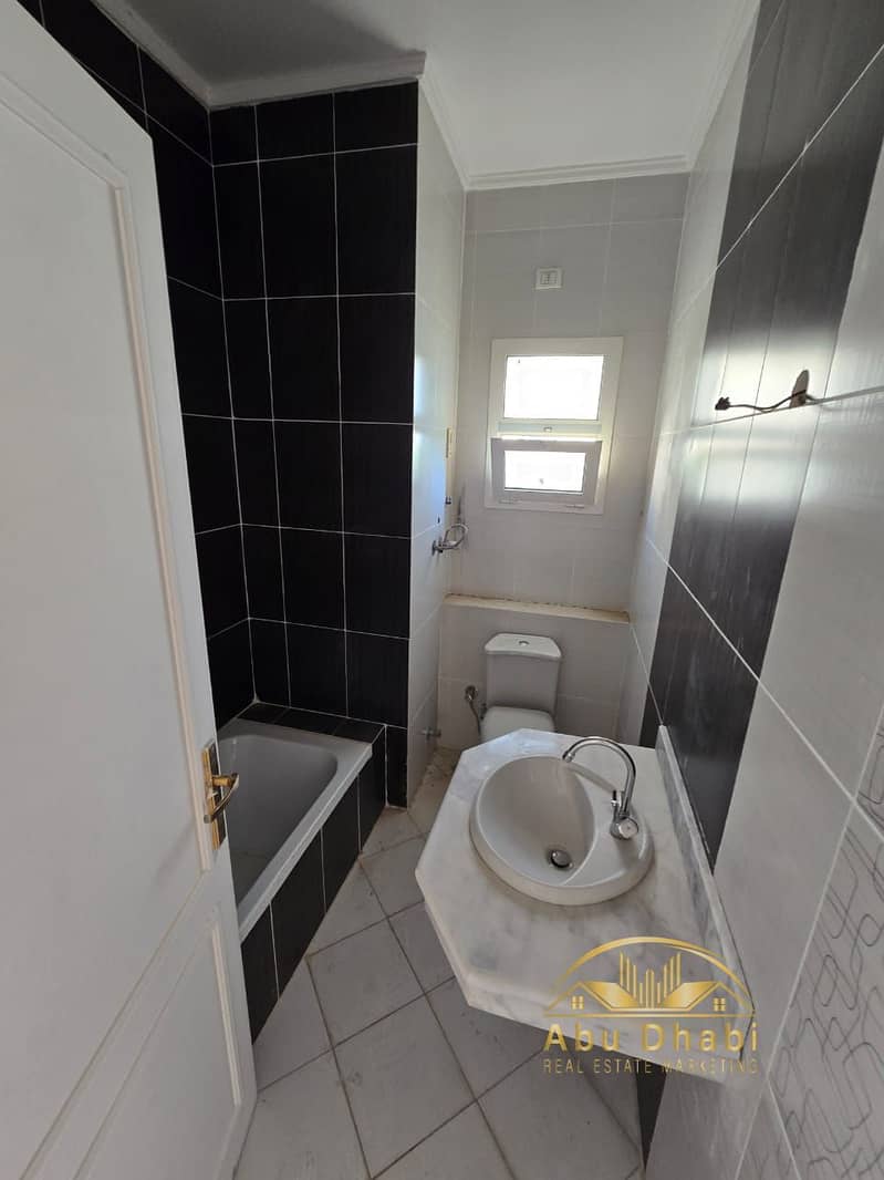 4 148c308e-bb78-4a6a-8cb5-b46bd4593956. jpg