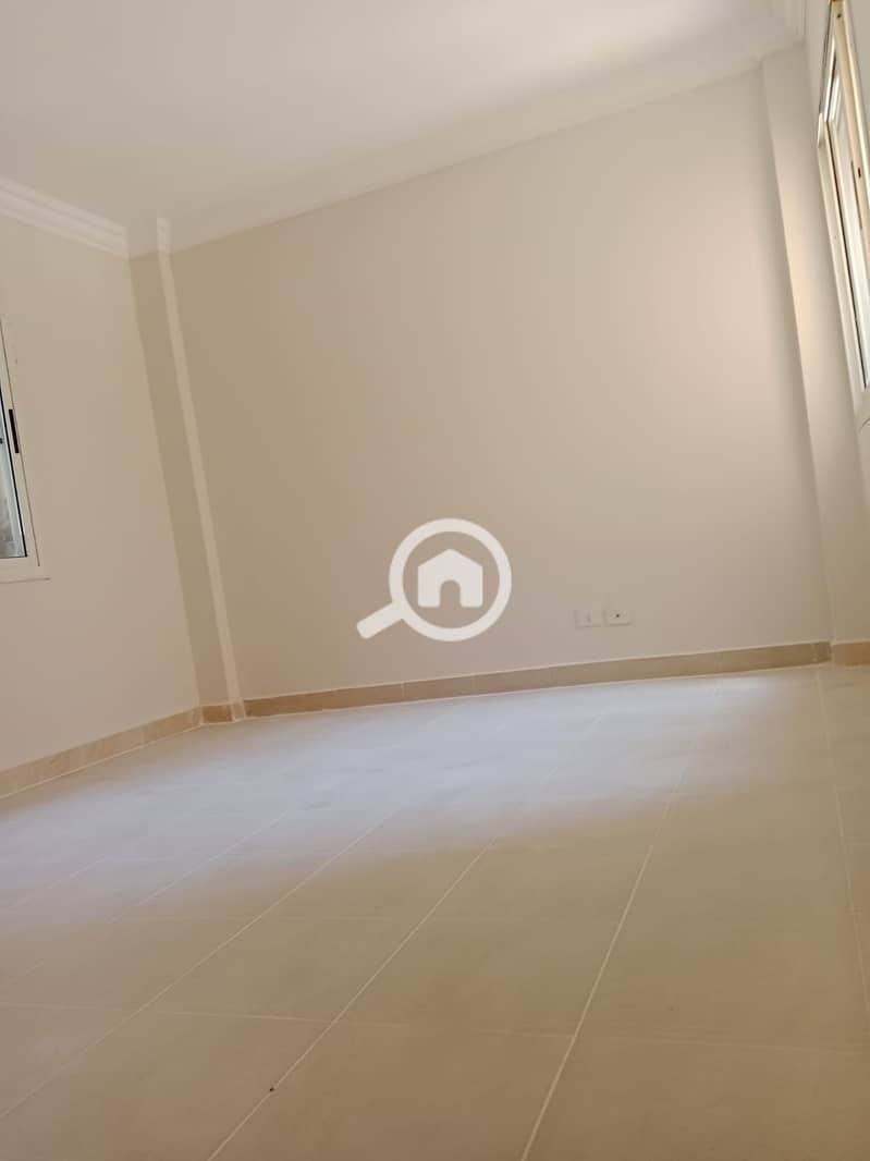 4 7fbce2f2-a5e1-4911-8ecb-b5f8cda42e64. jpeg