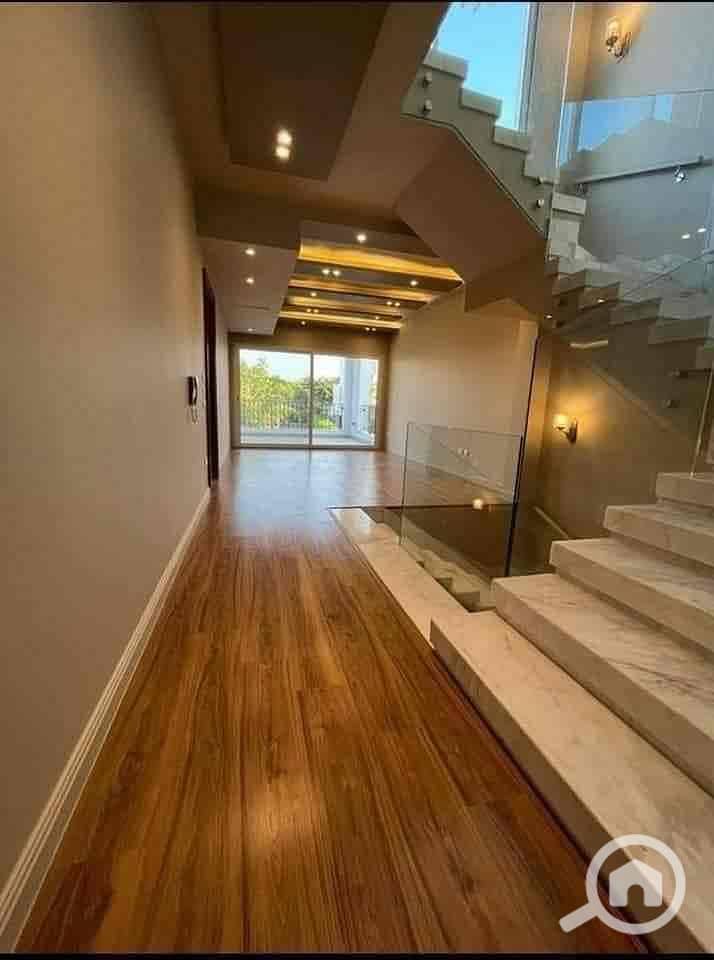 9 98ee70ee-61e3-459a-9f65-aeb8ff46d8dd. jpg