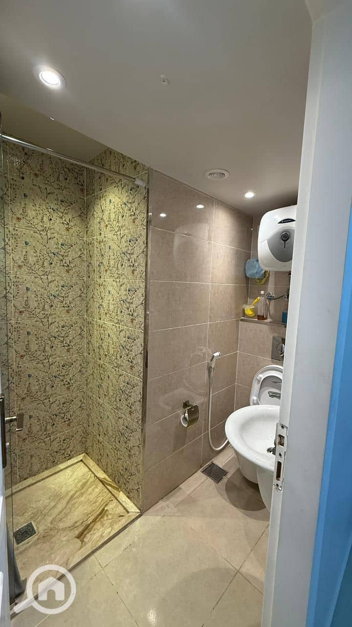 12 033d9157-197f-425e-a7d5-14b0cdb6dec8. jpg