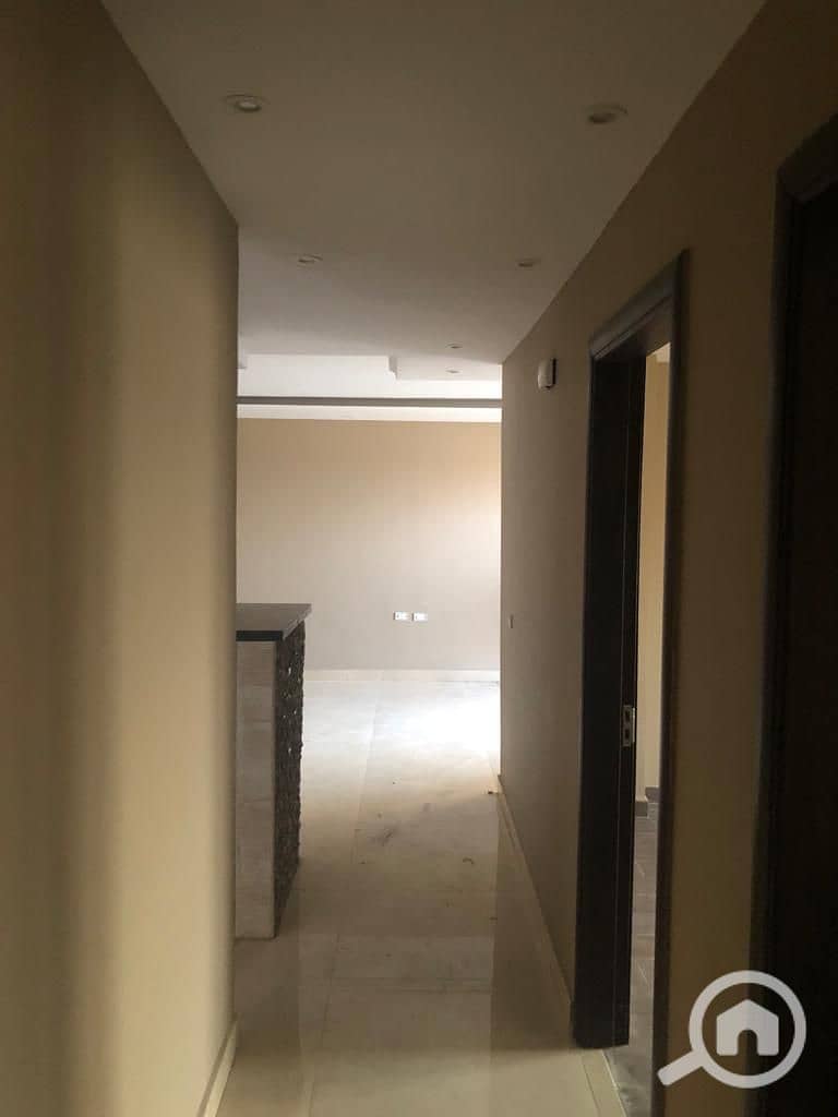 9 b422df6d-0f8e-43db-ad48-0430241cbdff. jpg