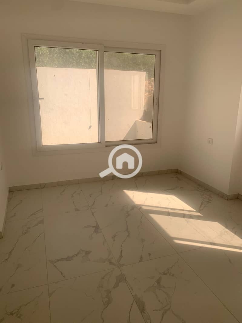 8 eb250786-89e3-4ea2-bf17-af46ffe4f910. jpg