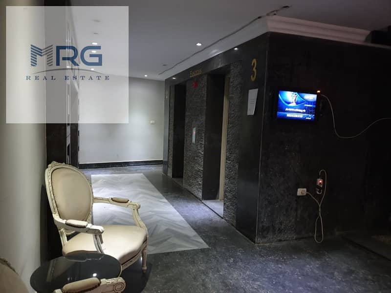 2 2c298cbc-c293-47c4-8da1-1ec37107a858. jpg