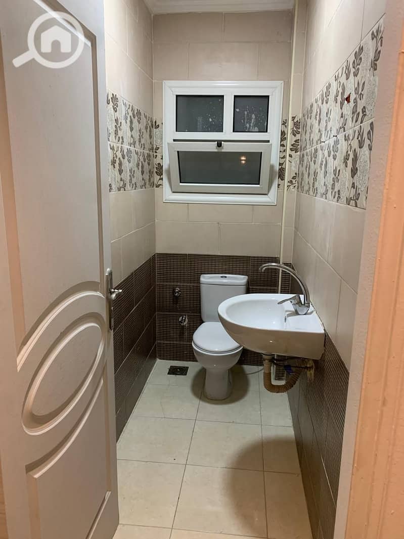 4 4a83d2ca-53d3-4798-a355-e1e7a7f74720. jpg