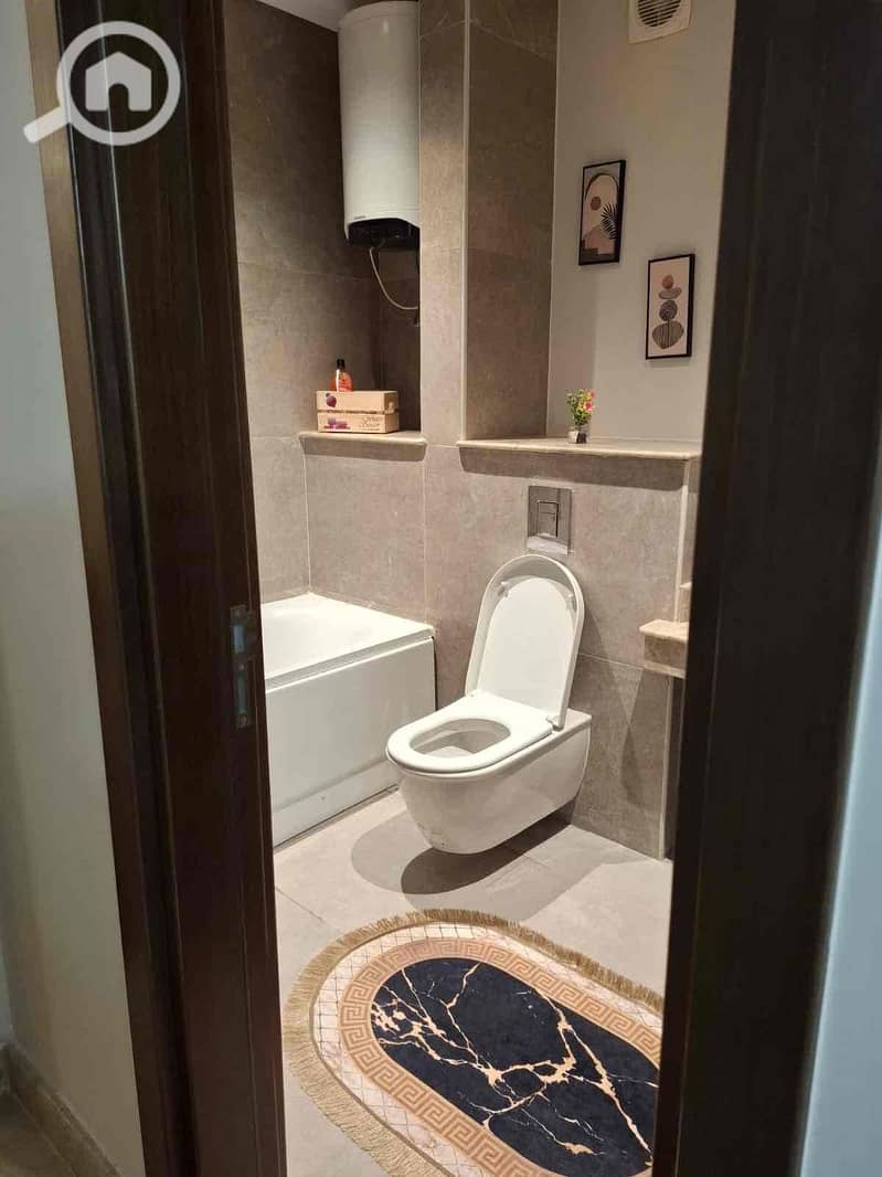 10 e50ffe4b-fb29-48b7-915c-31c269be86e8. jpg