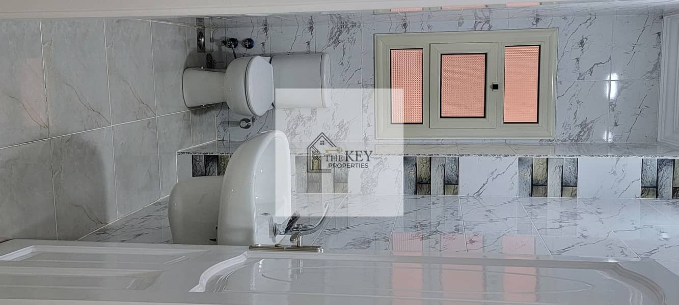 11 WhatsApp Image 2025-11-16 at 16.30. 02_b9d32f14. jpg