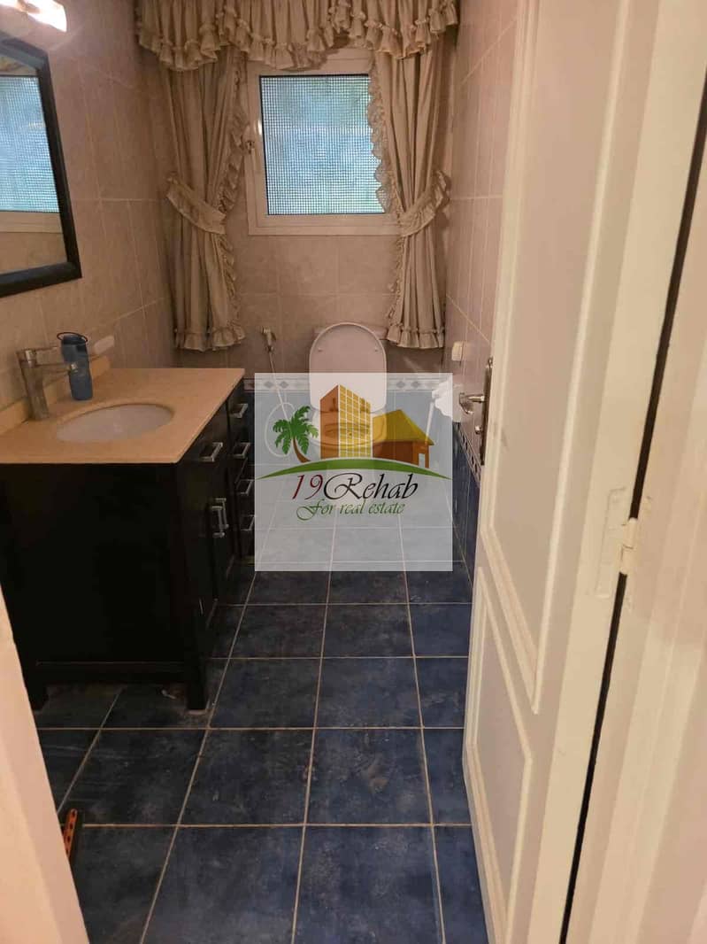 12 9d48e400-db53-435e-be7c-31a987c98328. jpg