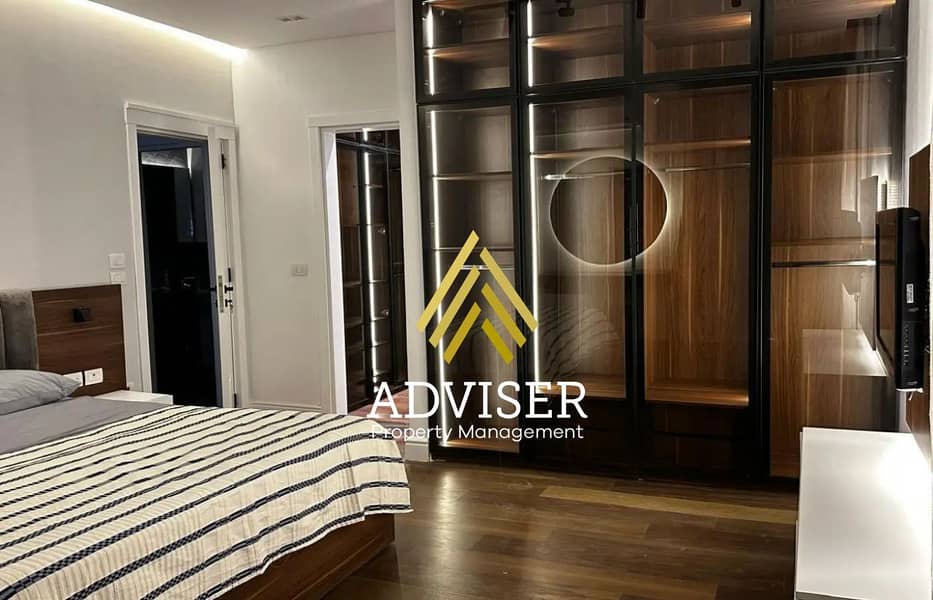 2 8240919-724b4o. jpg