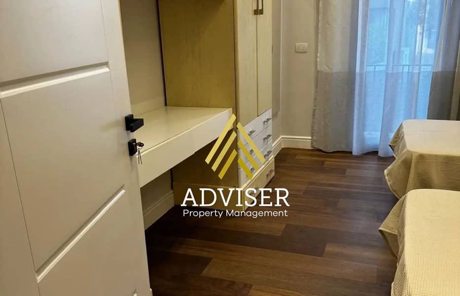 7 8240919-b4924o. jpg