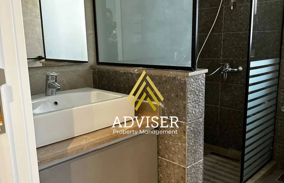 11 8240919-f86a1o. jpg