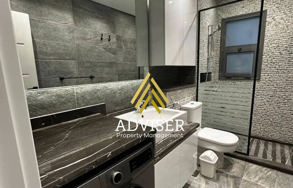 12 8240919-ffb15o. jpg