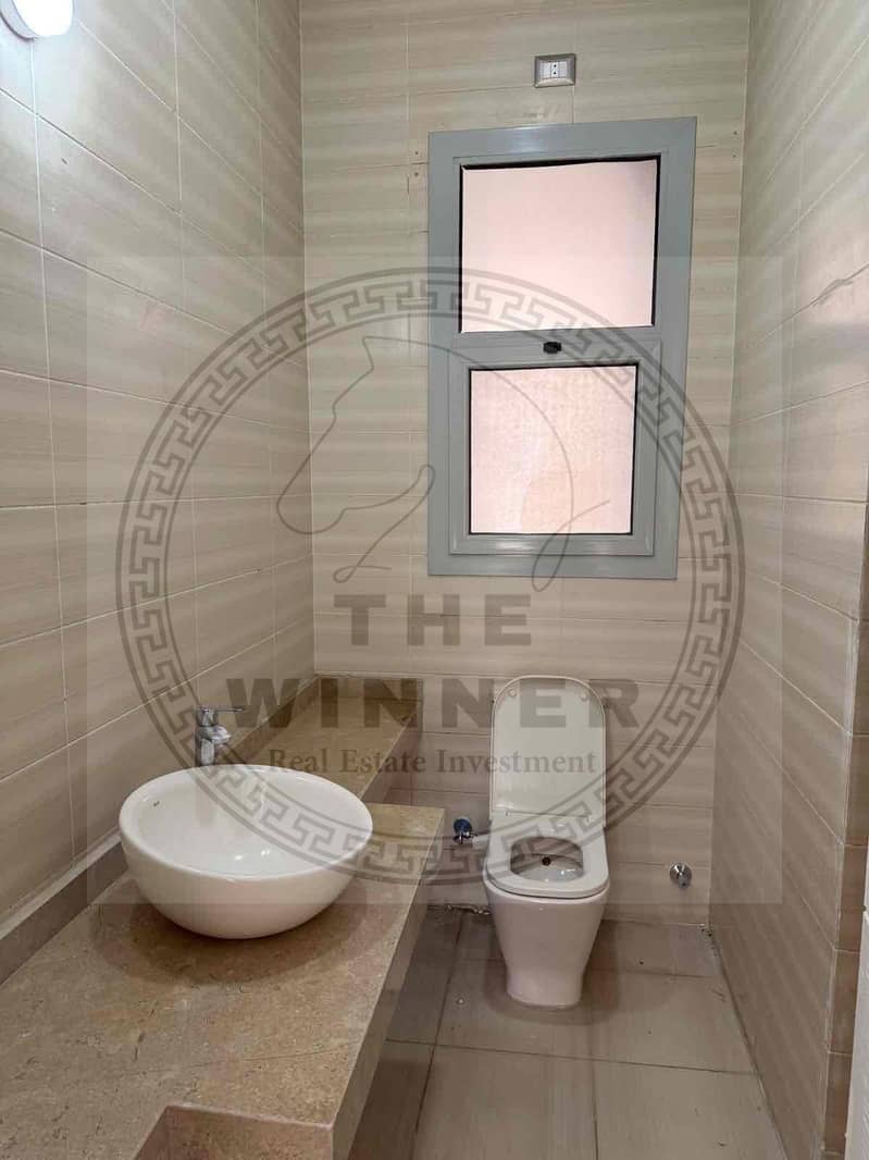 15 435da6f3-b90c-4acf-8cfe-c8f5fff37327. jpg