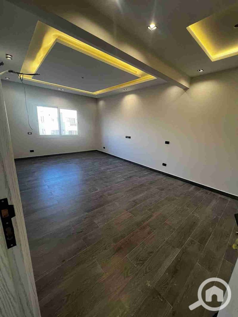 1000409709. jpg 1000409709. jpg