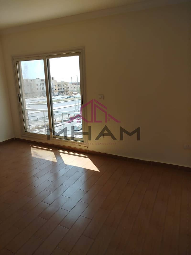 10 photo_5837037559916202786_y. jpg