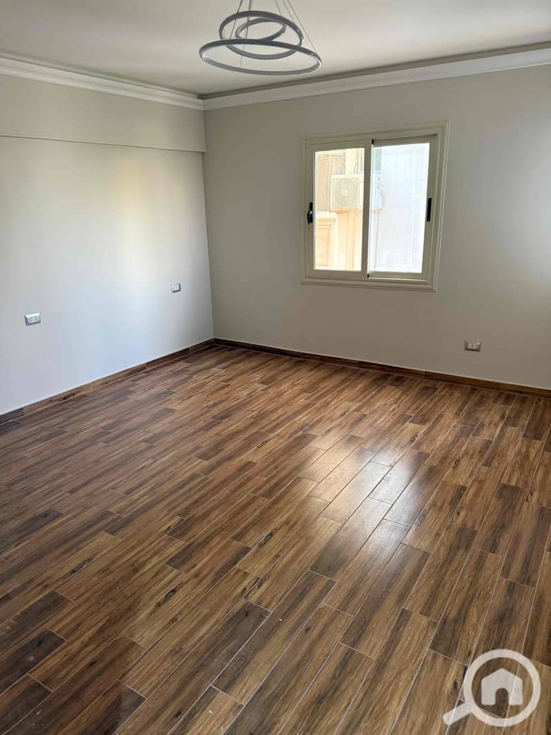 7 157e5f4b-6c6e-42b3-8918-2c845cc3cf47. jpg