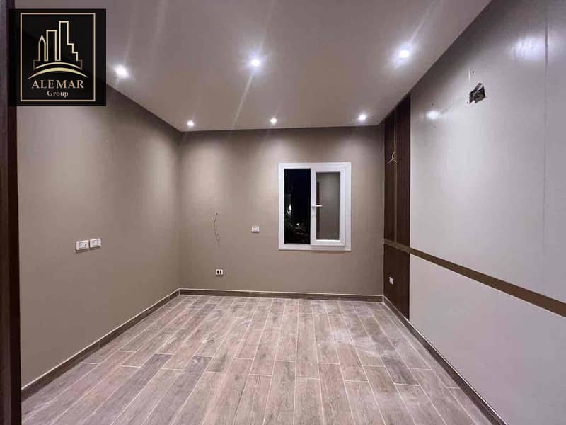 4 b17a68d2-937a-4e39-a364-f116f152df9e. jpg