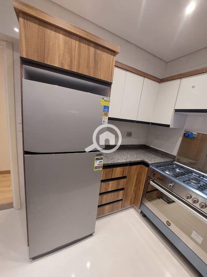 10 cc4f4b5c-38f8-47ef-92d7-63db221cc0d9. jpeg