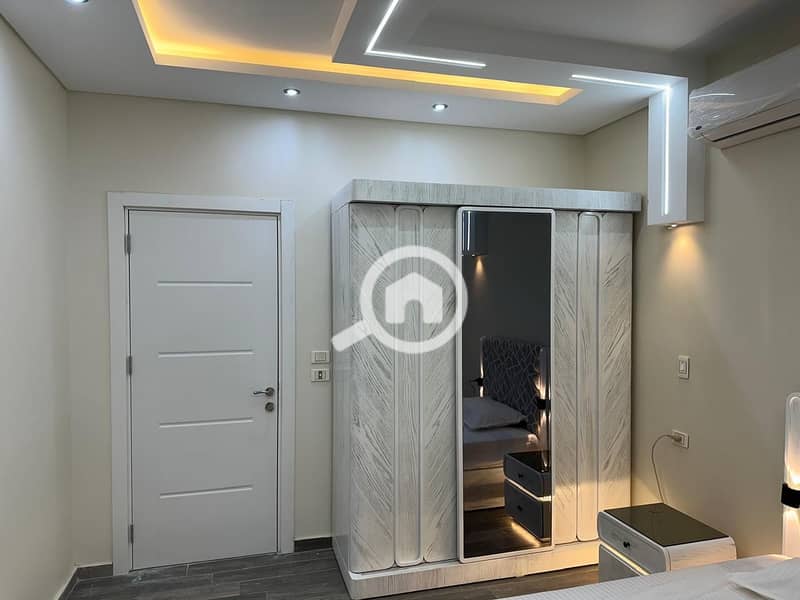 12 98a30686-880b-43c9-9e8a-dfa3714ca495. jpg