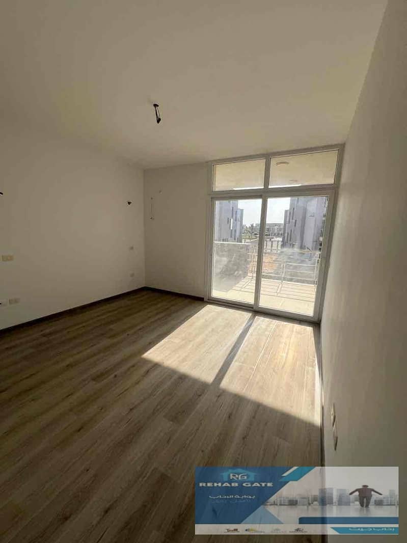 12 d4f4376f-3fac-43a1-bdb0-a0559adfec65. jpg