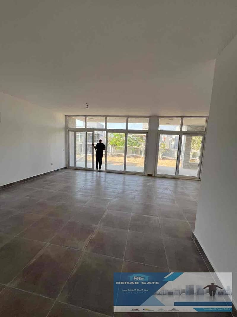 23 8aa78e8b-a4c5-448c-917c-d5f9aa06a0b4. jpg