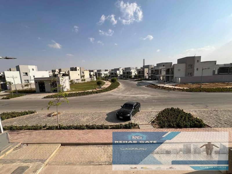 24 7d049ef7-554a-43e0-95f8-97e0a6231ea3. jpg