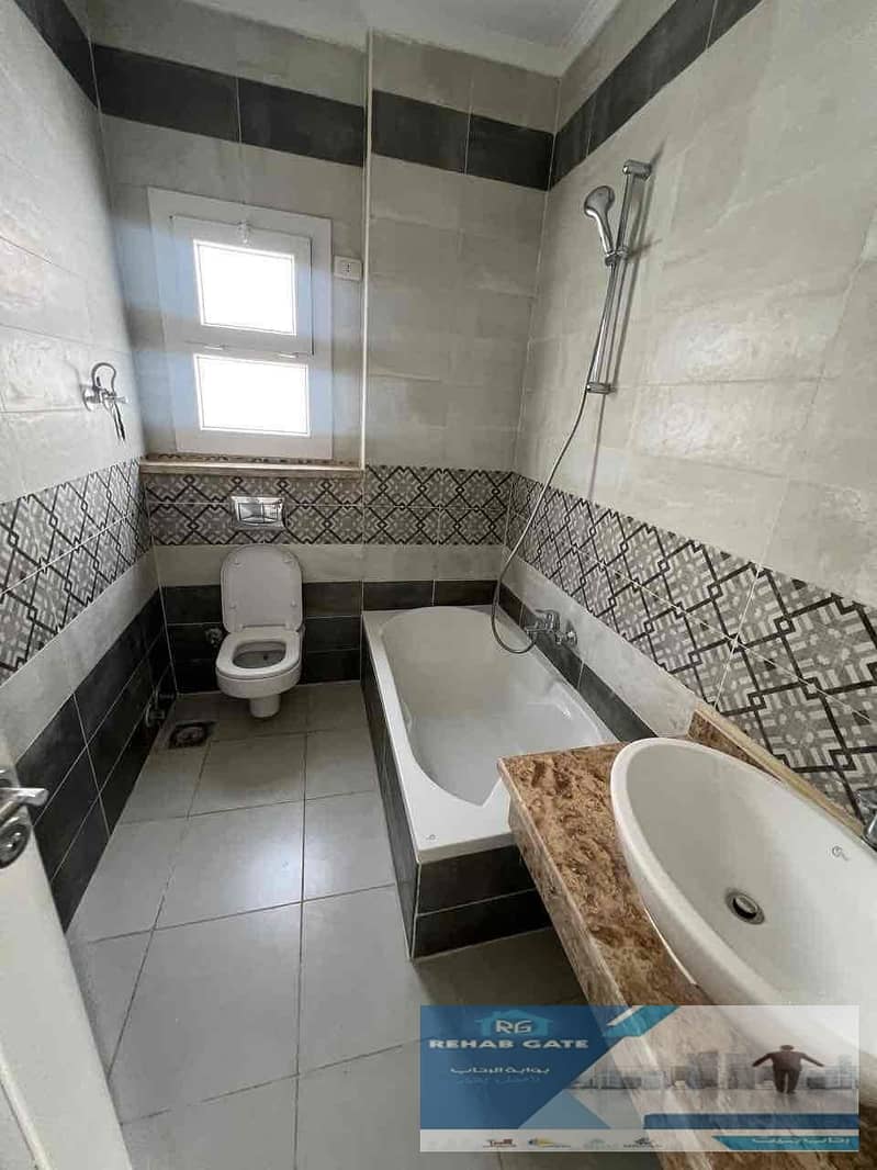 35 6bf83fd0-e1c9-4e4b-b4ef-938342e2f35d. jpg