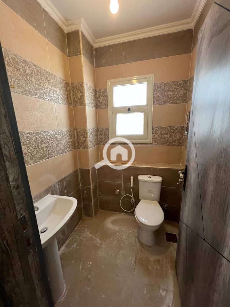 12 8b81b5f0-92fe-43db-b430-d2de92830a01. jpg