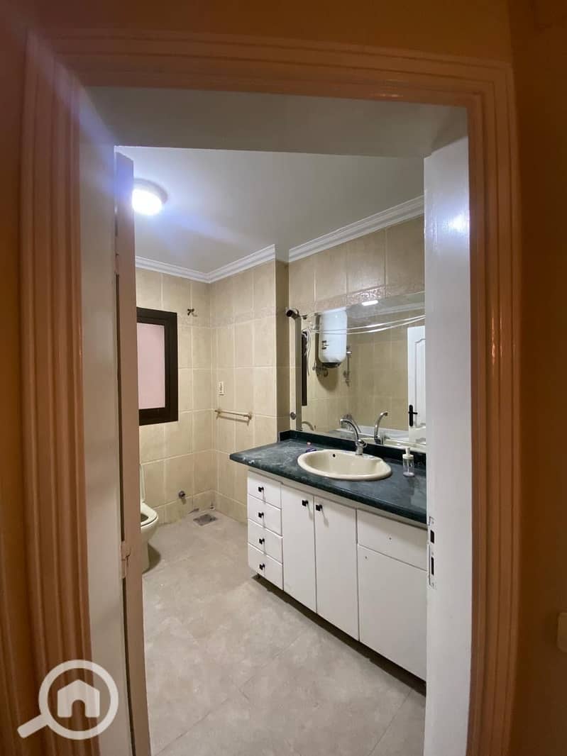 8 e56eb6b5-4ad7-47b2-8f42-1e5fd5a2d267. jpeg