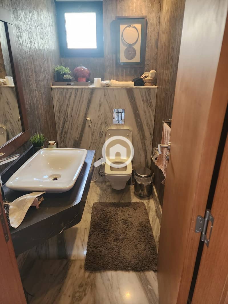 11 0eb2851f-6899-449b-a8fa-4e2936452764. jpg