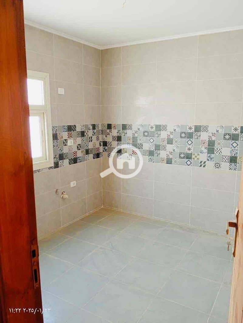 2 c38a08ca-a0ee-41cd-8940-bb23e6618760. jpg