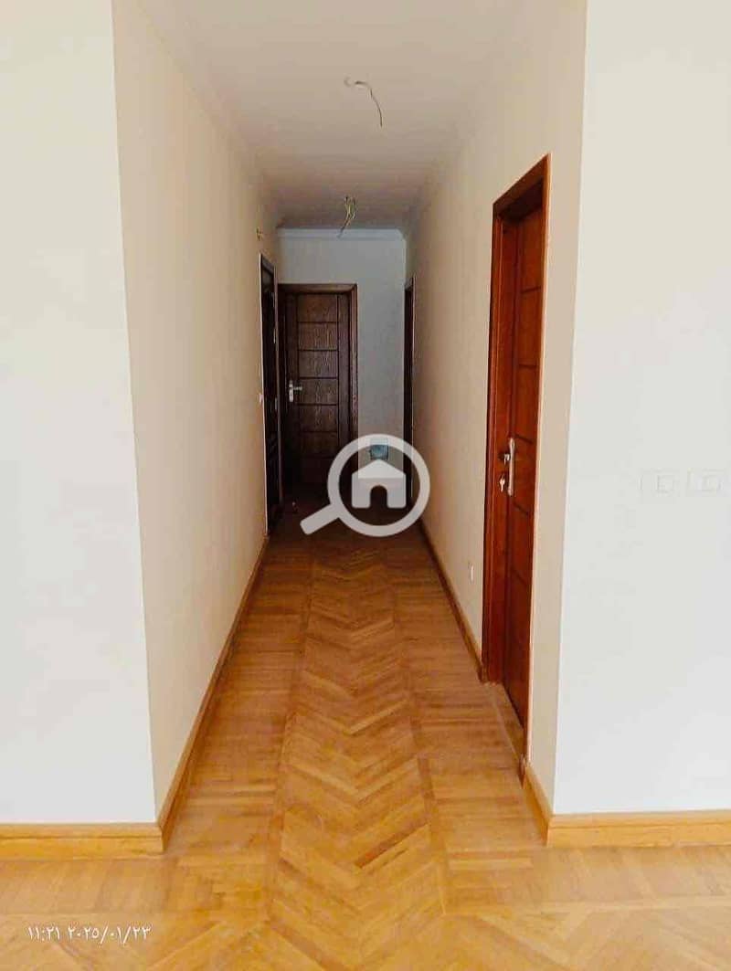 7 028647f4-cf72-4bd3-ad7b-7a6022fad40a. jpg