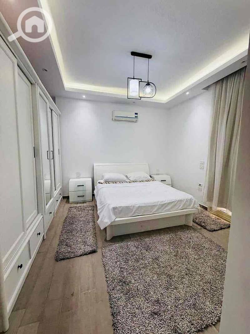 5 c7eea65a-df85-4161-b7d2-9b743d5b9c16. jpg