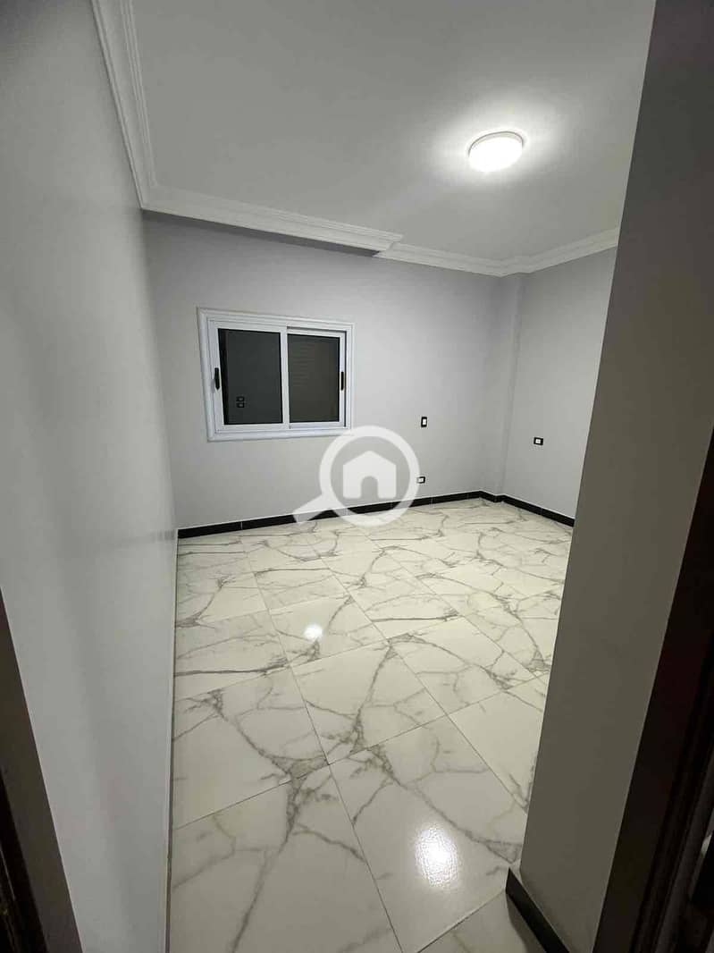 6 6fee6841-c7c9-4b5d-893f-6c99b12441bd. jpg