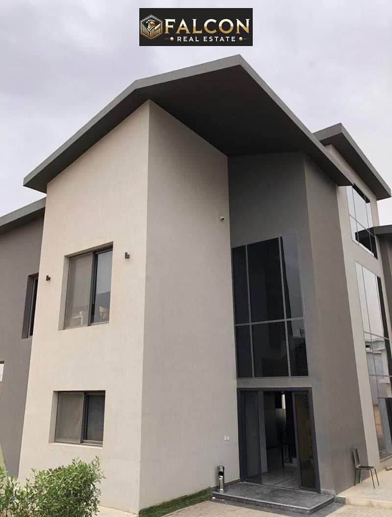 10 photo_5784873854957634464_y. jpg