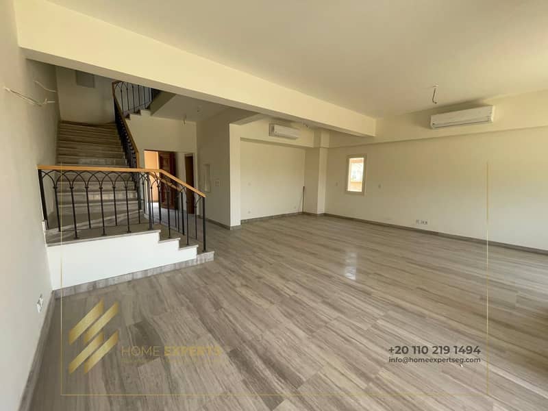 12 b5e1d5c3-b98a-4d14-a22f-dee21c51b7c5. jpg