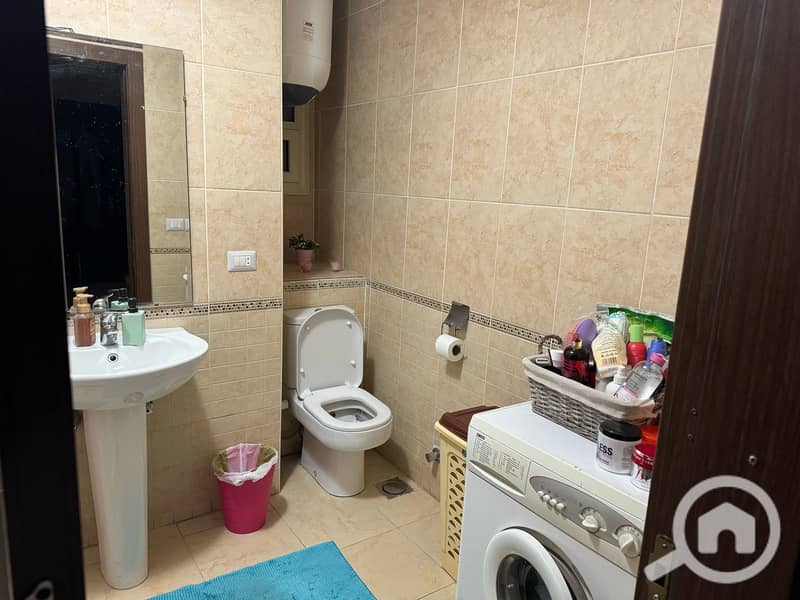 3 370a12b6-276d-4ec3-bcc9-c46a31230f7a. jpg