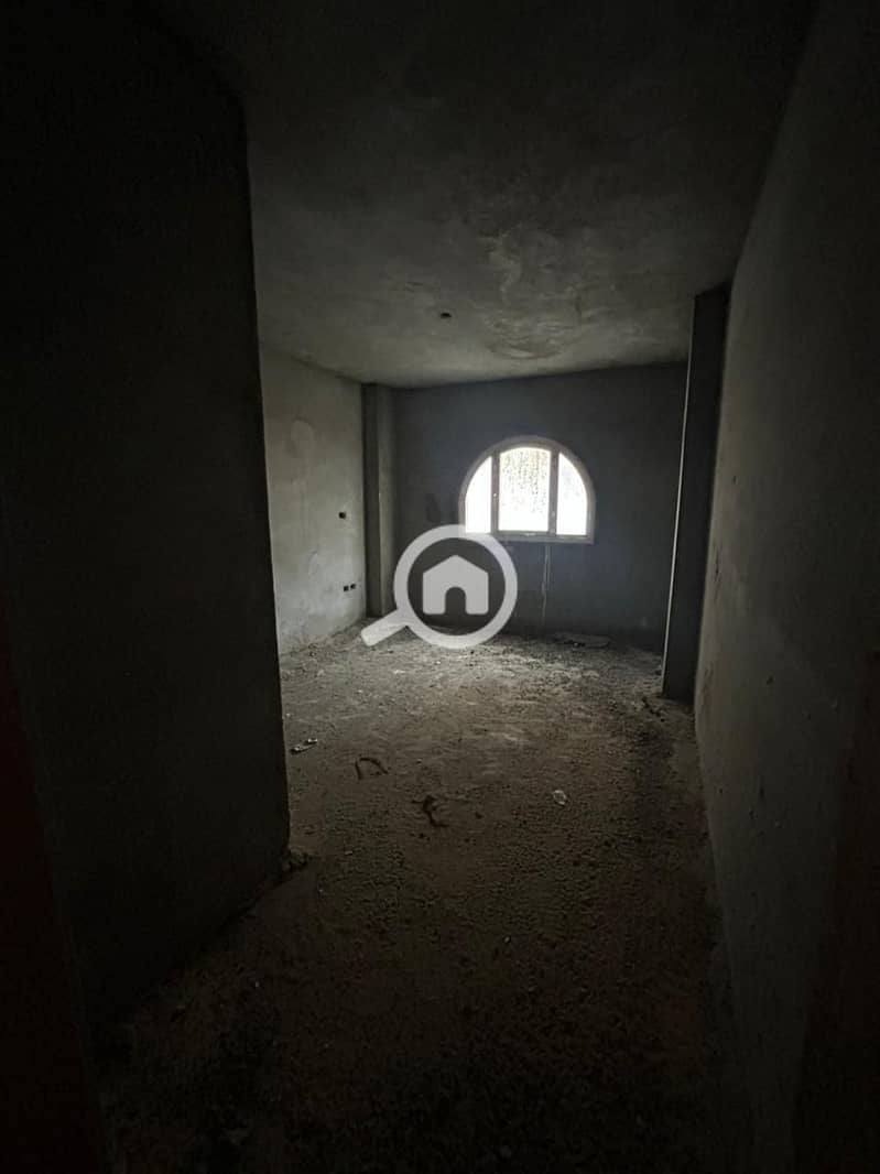 12 WhatsApp Image 2025-10-27 at 20.50. 27 (2). jpeg