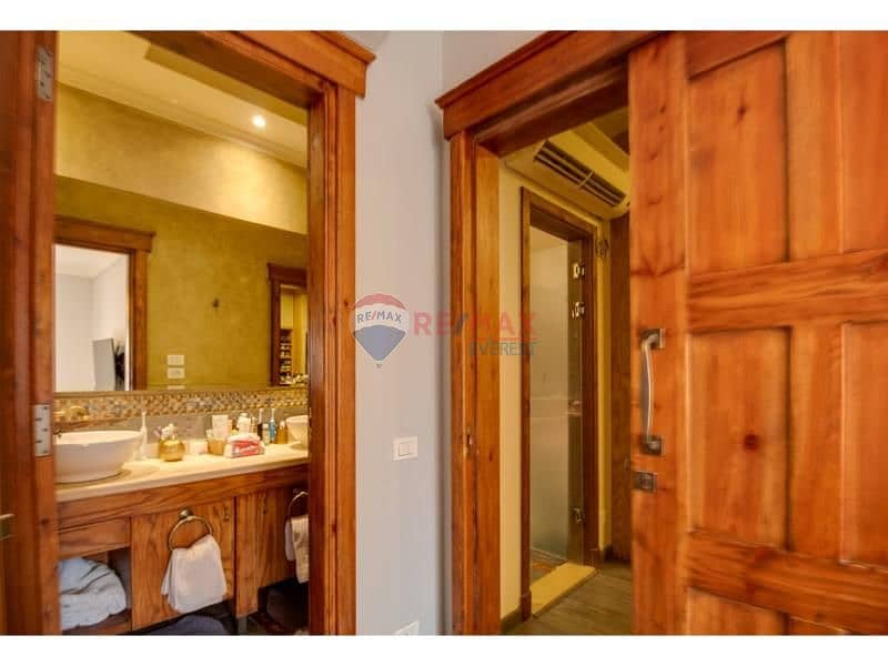 10 2e0e3397-74ee-440f-acdf-aa046ce3d498. jpg