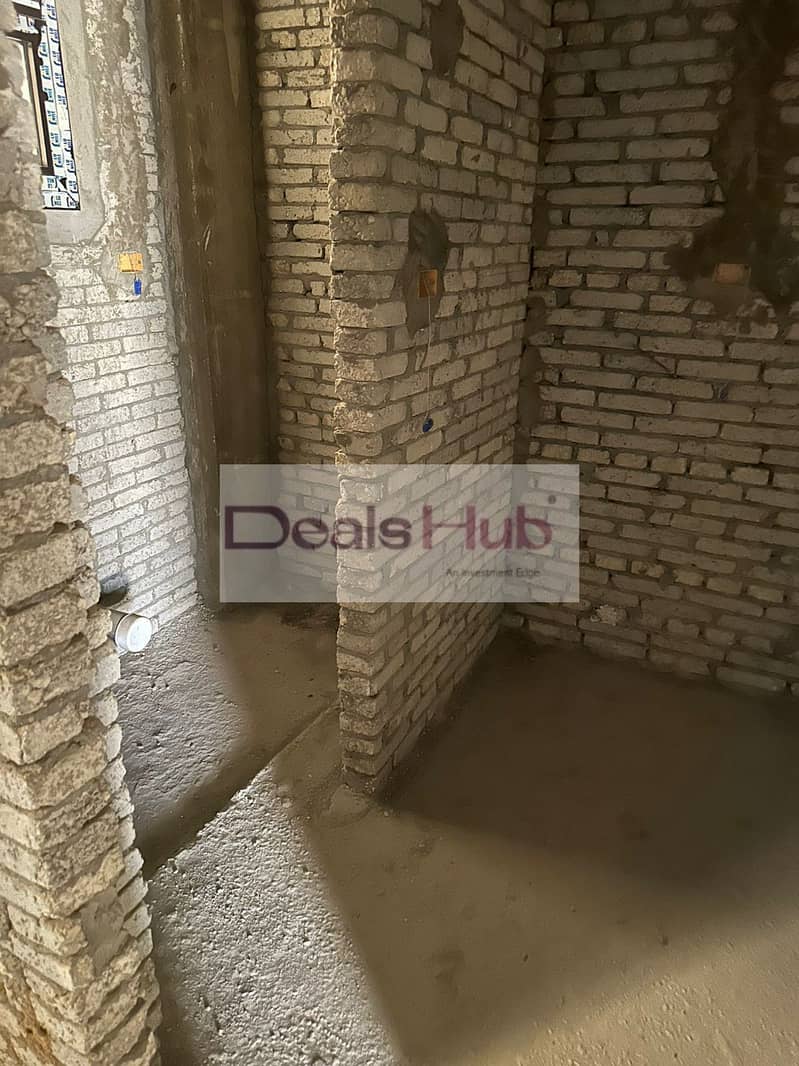 14 4c0f8f6e-0217-4469-9a35-8c0d0c9f3948. jpg