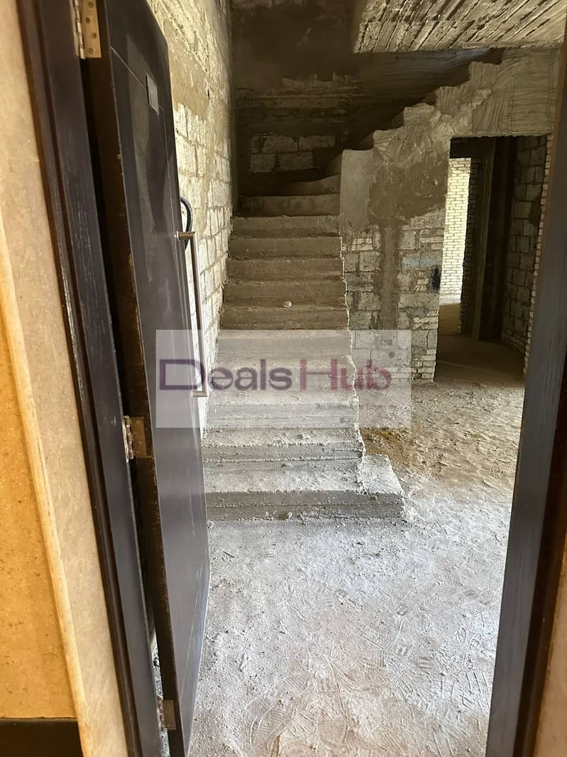 15 013e94ff-91d3-4f42-b26d-ed87c47e776b. jpg