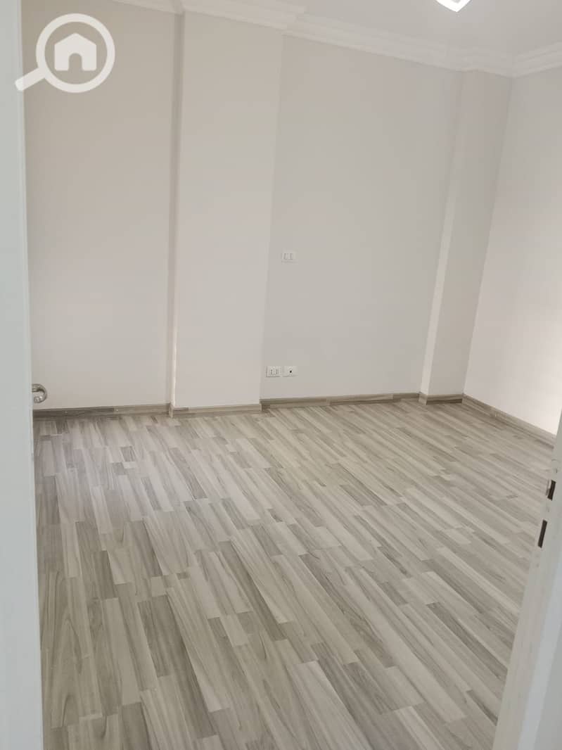 5 27fb6cff-6d4c-42e9-b955-e10bd0e7cb34. jpg