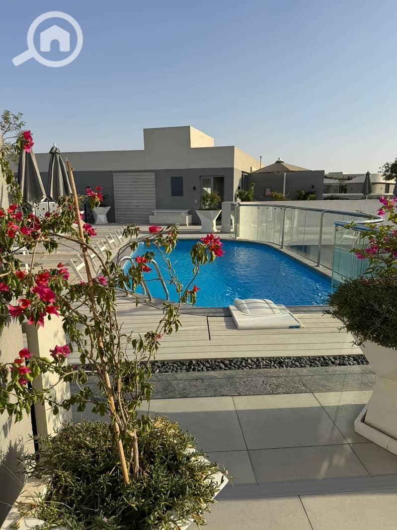 10 efaefd85-9afb-47fc-9e22-18ccf7953c89. jpg