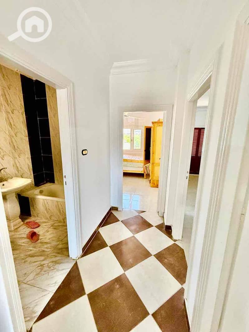 5 b5a4916e-1d78-45f4-8be3-896a175fed53. jpg