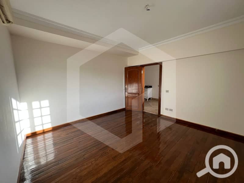 9 Beverly Hills 9. jpg