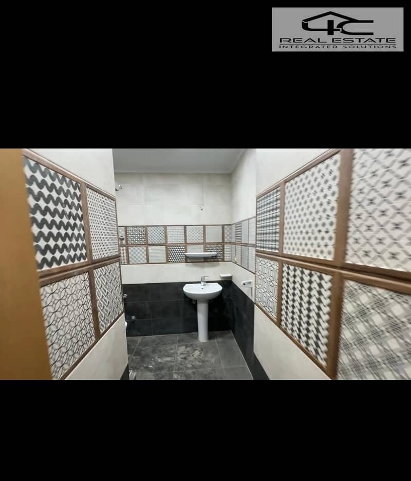 10 WhatsApp Image 2025-11-22 at 10.47. 22 PM. jpeg