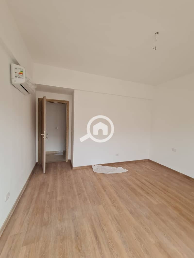 9 5bb66a3a-2d53-4310-8c78-fe4bfd123752. jpg