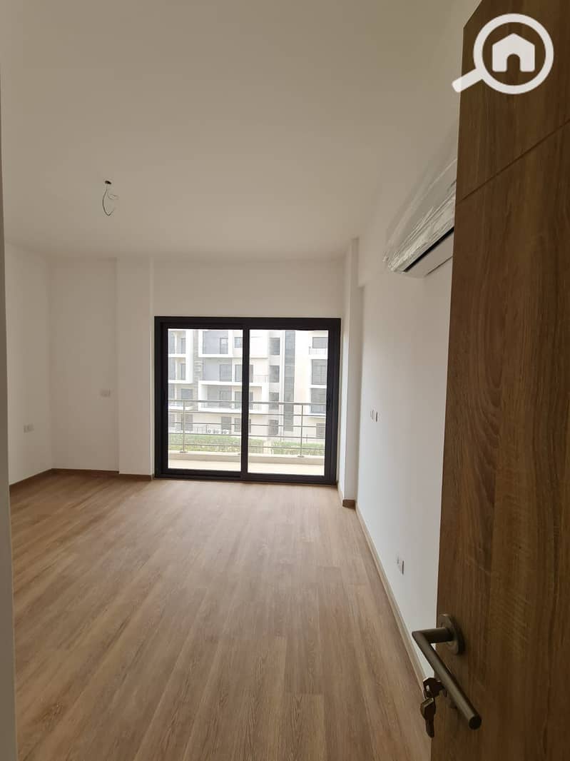 10 83e565ef-ffc3-4b61-b044-a8a8aff8a03c. jpg