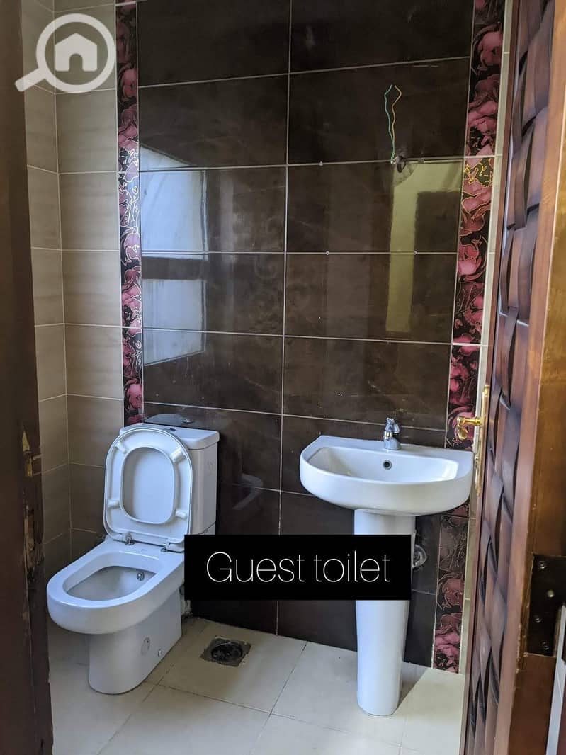 10 51f6dc44-55c4-4ae4-9585-9d36d25f40e3. jpeg