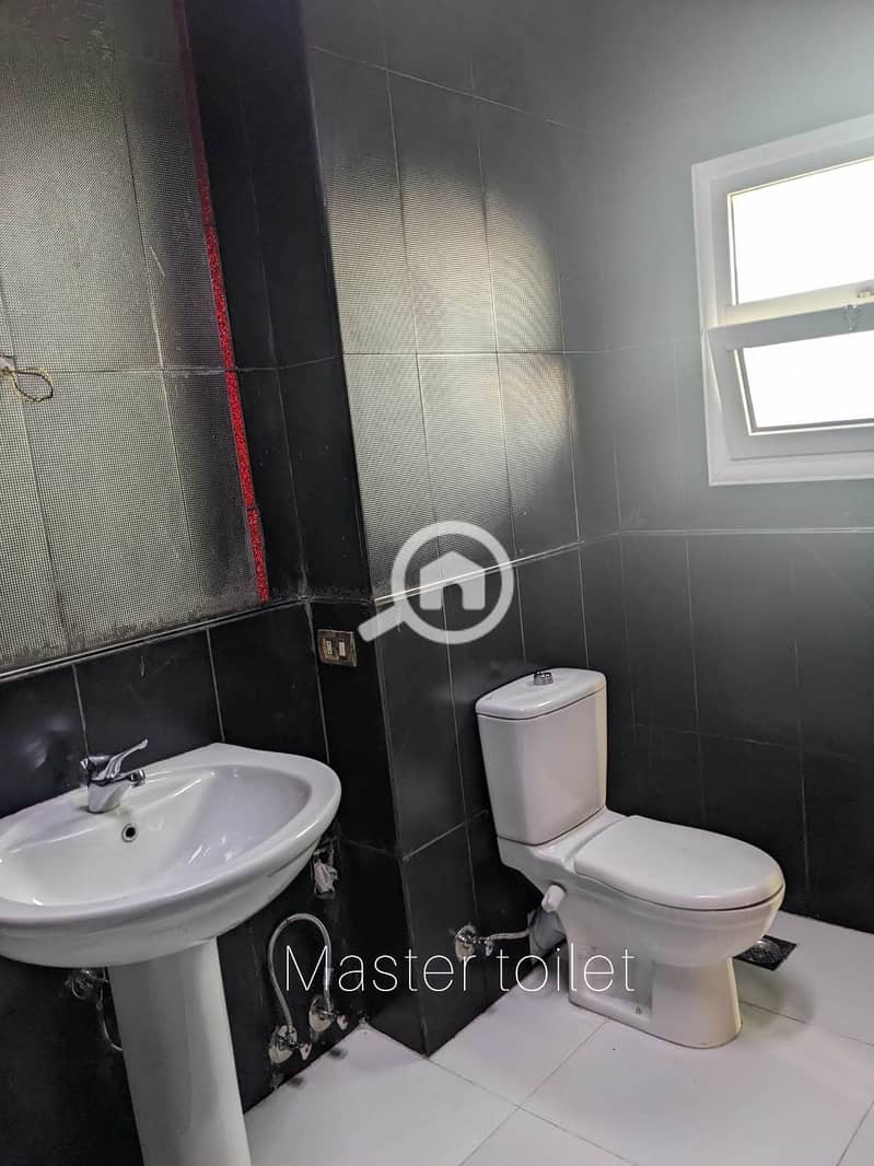 18 226700ad-f7c3-41d8-b410-0defac880939. jpeg